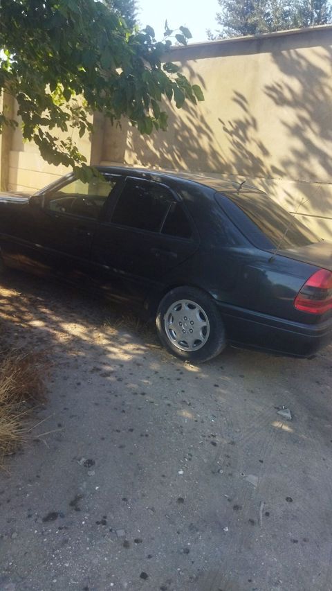 Mercedes-Benz C‑Class (W202) sedan - Korpus: 4 qapılı sedan, qara — Bakı