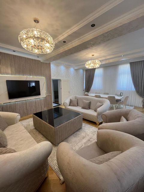 Satılır 4 otaqlı yeni tikili 150 m² — Bakı
