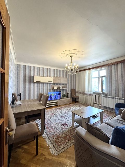 Satılır 3 otaqlı köhnə tikili 85 m² — Bakı