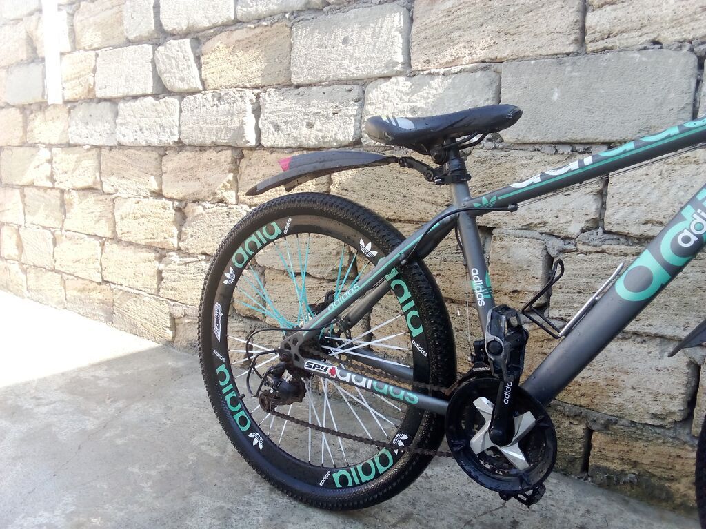 Velosiped – Adidas tematik dizayn - Çərçivə: yüngül alaşımlı, boz — Yol velosipedləri, Digah (2)