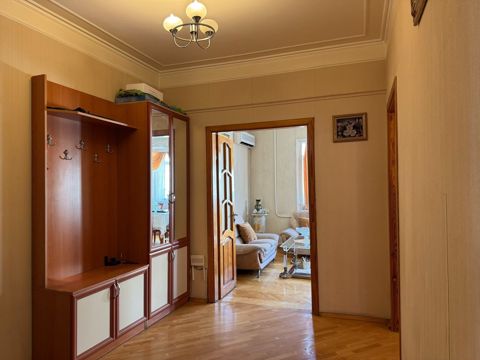 Satılır 3 otaqlı köhnə tikili 90 m² — Bakı