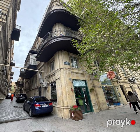 Satılır 4 otaqlı köhnə tikili 120 m²