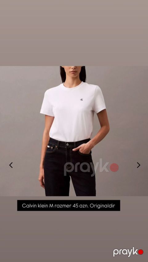 Calvin Klein qadın T‑şort - Rəng: ağ - Minimalist dizayn, sinədə — Bakı