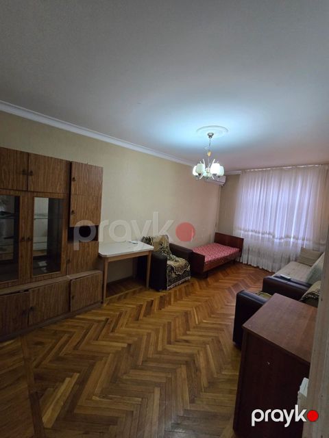 İcarəyə verilir 3 otaqlı köhnə tikili 117 m²