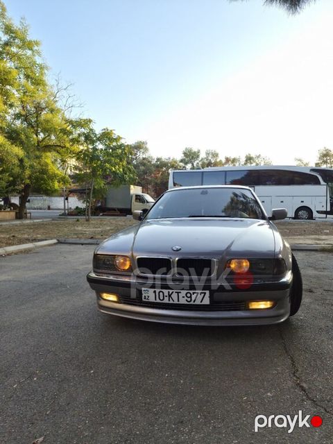 BMW 728, 2.8 L, 1997 il, 200 000 km