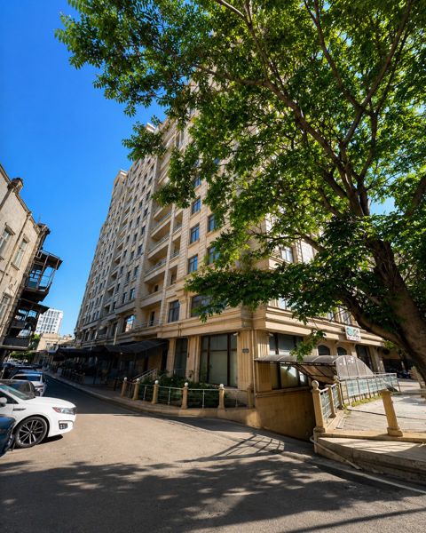 Satılır 3 otaqlı yeni tikili 180 m² — Bakı