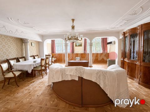 Satılır 4 otaqlı köhnə tikili 190 m²