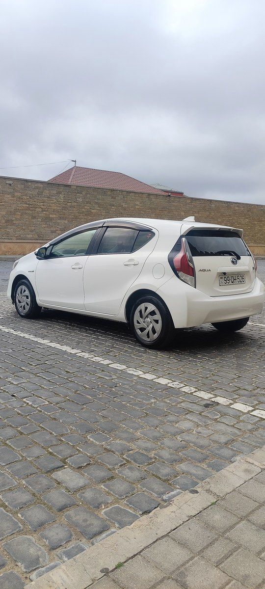 Toyota Aqua, 2016 il, icarəsi — Avtomobil icarəsi, Bakı (4)