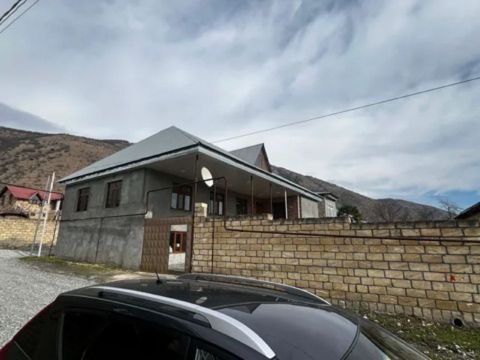 Həyət evi, Şəki ş — Şəki