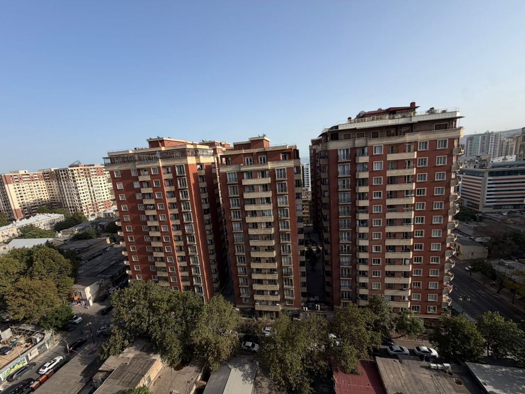 Satılır 4 otaqlı yeni tikili 200 m² — Mənzil, Bakı (2)