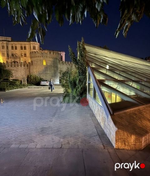 5-otaqlı yeni tikili kirayə verilir, İçərişəhər m., 120 m²