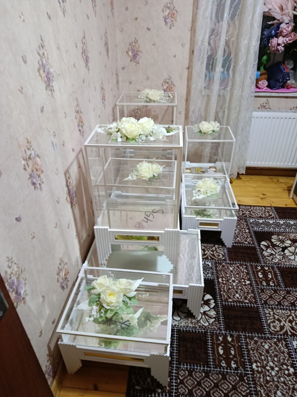 Yeni, Ünvandan götürmə — Vitrini, Bakı (2)