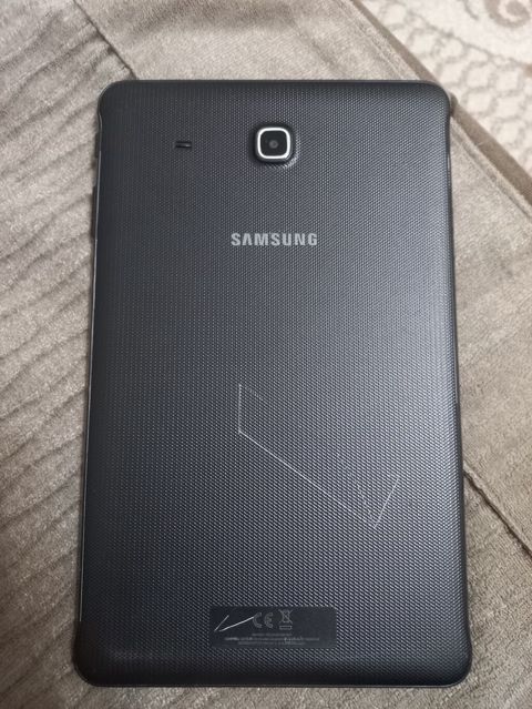 Samsung Tablet,Ekranında cızıq yoxdur,arxasında var,Ancaq Tablet — Bakı