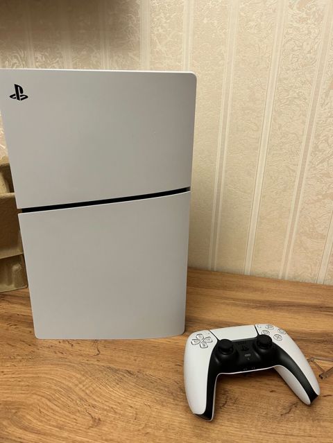 Sony PlayStation 5 Slim (Diskli Versiya) oyun konsolu və 1 ədəd — Bakı
