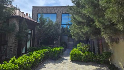 Satılır 4 otaqlı həyət evi/bağ evi 200 m² — Bakı