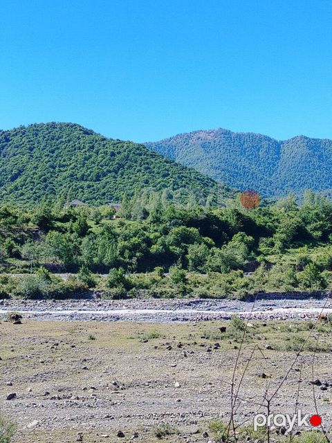 35 sot torpaq sahəsi, Qəbələ r