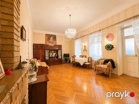Satılır 3 otaqlı köhnə tikili 120 m²
