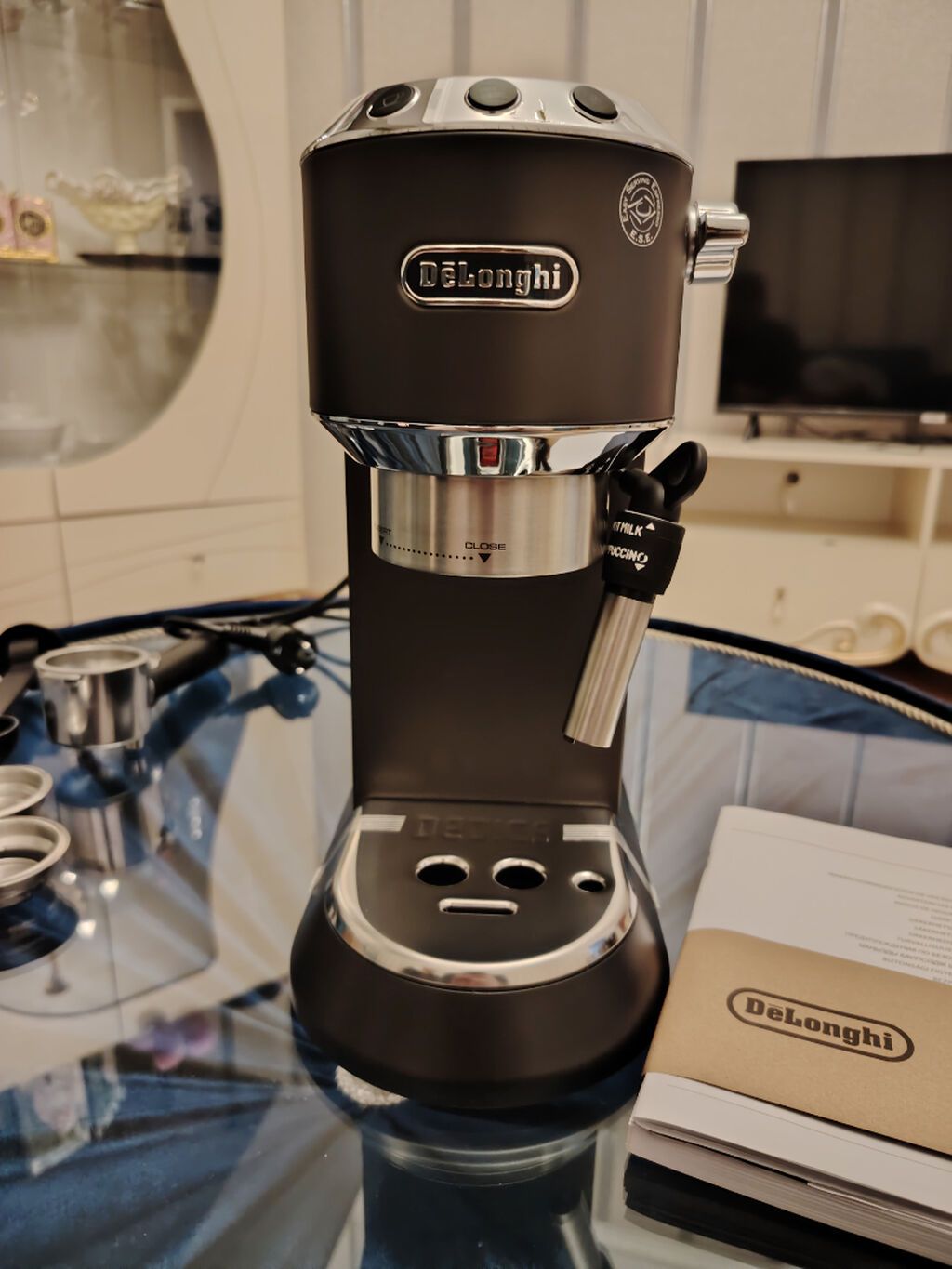 Delonghi firmasina aid kofe demleyen aparatdi.Teze mehsuldur — Digər ev texnikası, Mingəçevir (2)