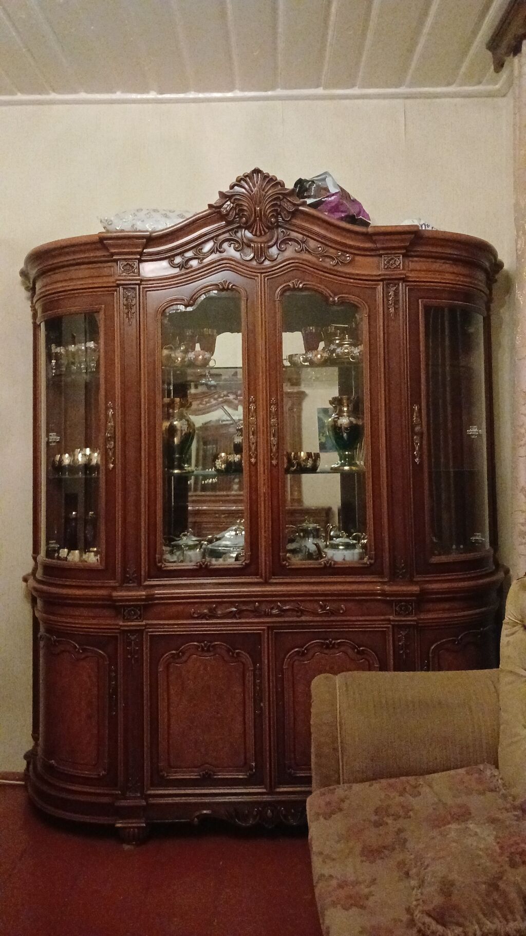 Şüşəli dolab vitrini, İşlənmiş, Ünvandan götürmə — Vitrini, Bakı (3)