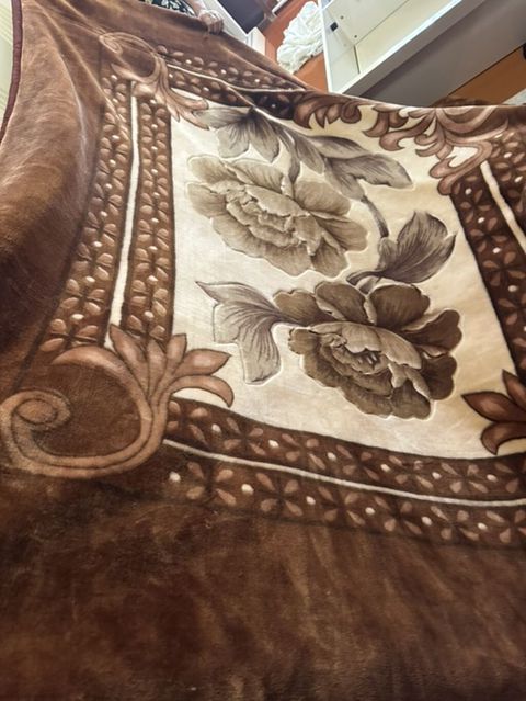 Qalın flanel/plyuş yorğan - Material: yumşaq, tüksüz, isti saxlayan — Digah
