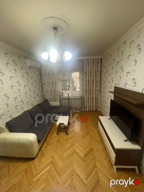 İcarəyə verilir 2 otaqlı köhnə tikili 65 m²