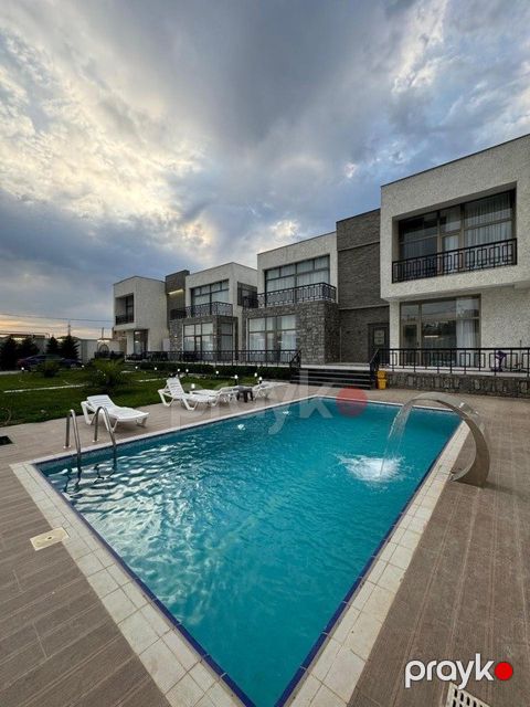 İcarəyə verilir 5 otaqlı həyət evi/bağ evi 400 m²