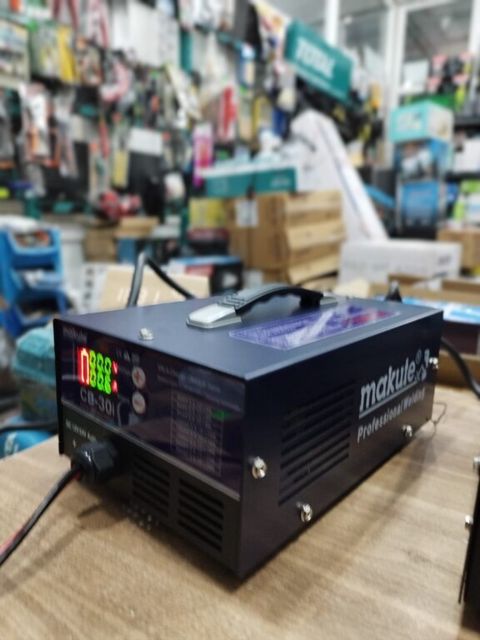 Akkumulyator dolduran aparat "Makute 30A" — Bakı