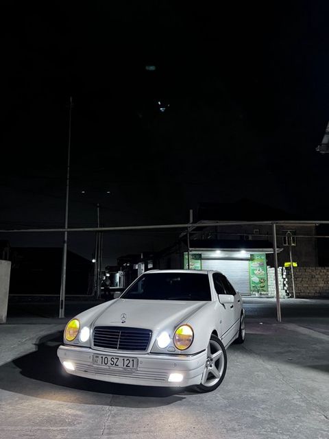 Mercedes E 320, 3.2 L, 1998 il, 302 000 km — Bakı