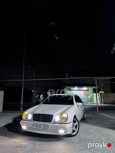 Mercedes E 320, 3.2 L, 1998 il, 302 000 km