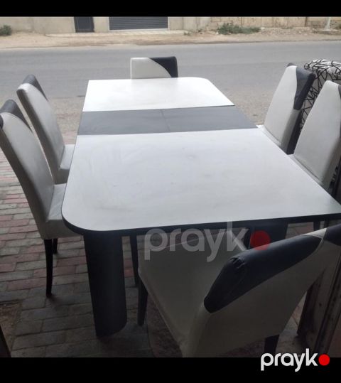 Acilan masa 6 otracagiyla satilir .Qiymeti 300 azn Unvan Saray Raya
