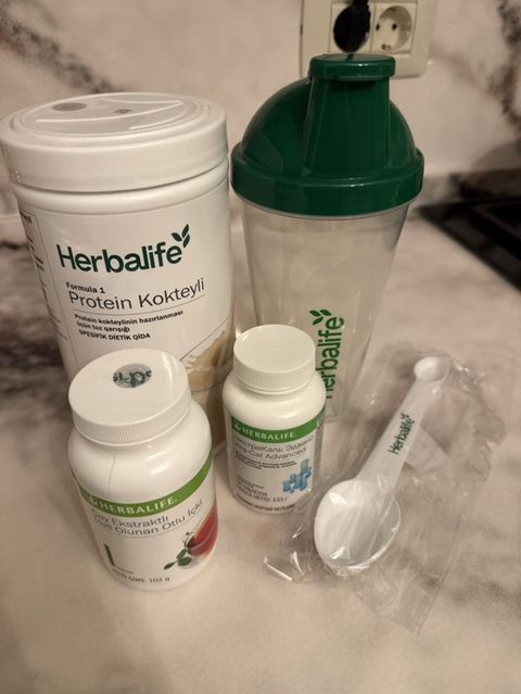 Herbalife qidalanma dəsti Məhsul tərkibi: - Formula 1 Protein — Bakı