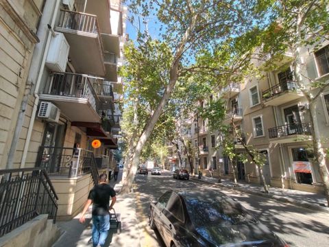 Satılır obyekt 230 m² — Bakı