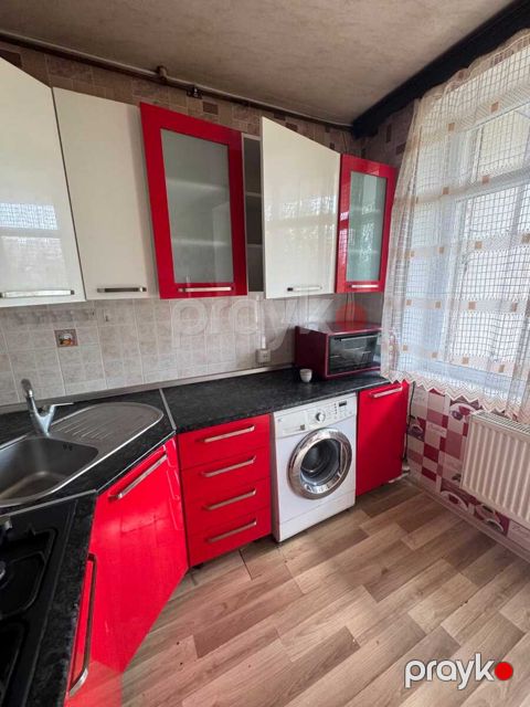 Satılır 3 otaqlı köhnə tikili 82 m²