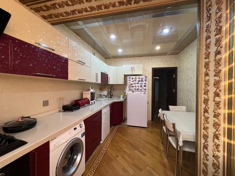 Satılır 4 otaqlı köhnə tikili 105 m² — Bakı