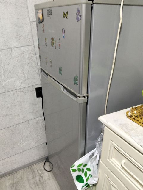 İşlənmiş 2 qapılı Hisense Soyuducu Satılır, rəng - Gümüşü — Bakı