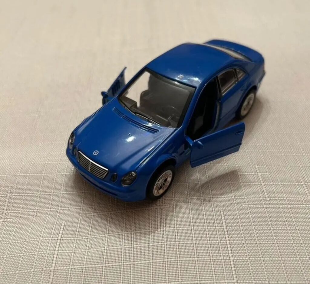 Mavi rəngli metal oyuncaq maşın – sedan model - Material: metal — Oyuncaq nəqliyyatı, Bakı (4)