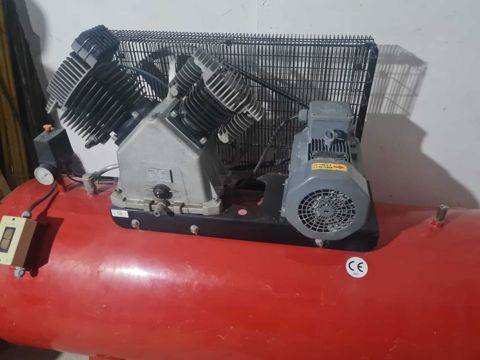 Hava kompressoru — Bakı