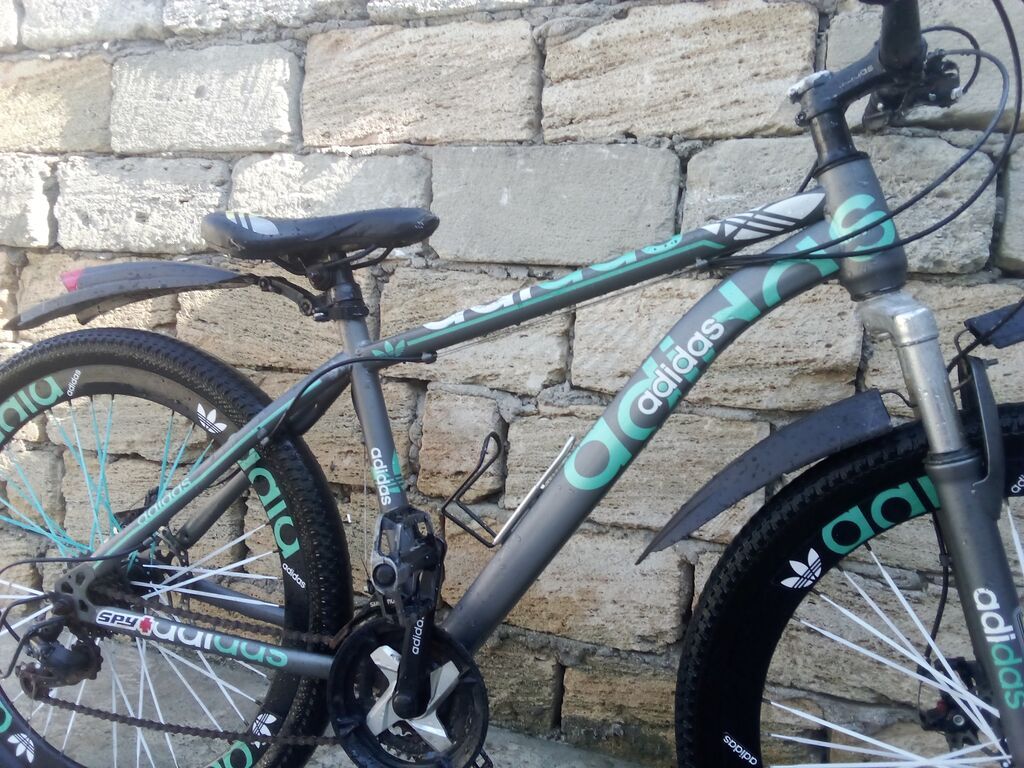Velosiped – Adidas tematik dizayn - Çərçivə: yüngül alaşımlı, boz — Yol velosipedləri, Digah