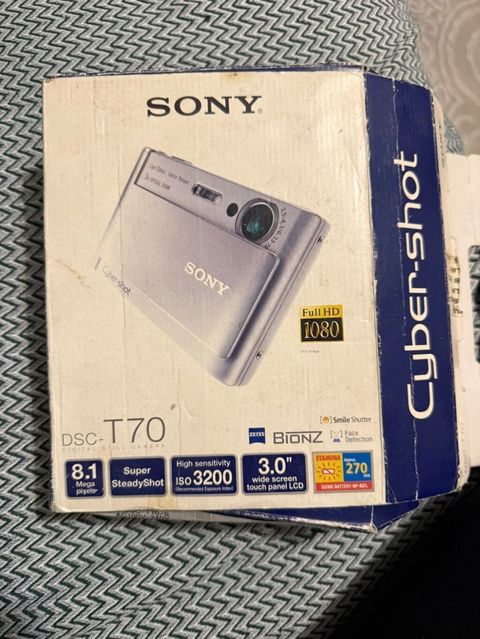 Sony Cyber-shot DSC-T70 rəqəmsal fotokamera Xüsusiyyətlər: - 8.1 MP — Masazır