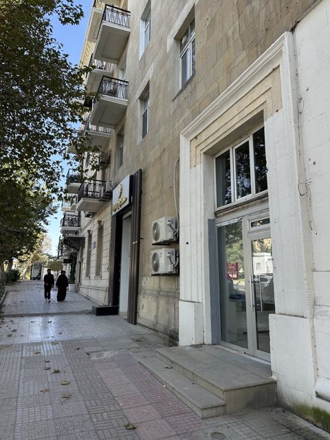 Satılır obyekt 100 m² — Bakı