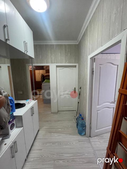 Satılır 4 otaqlı köhnə tikili 100 m²
