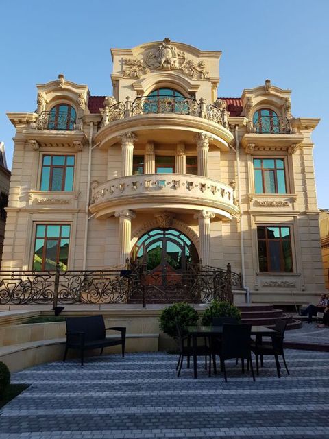 Satılır 10 otaqlı həyət evi/bağ evi 800 m² — Bakı