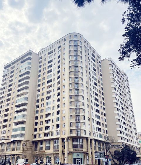 Satılır 4 otaqlı yeni tikili 221 m² — Bakı