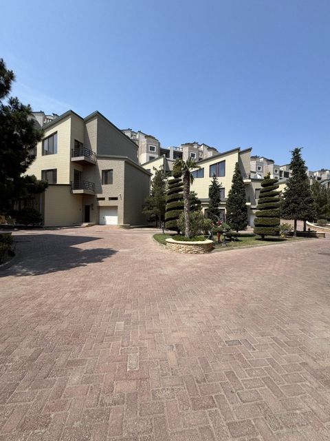 Satılır 8 otaqlı həyət evi/bağ evi 500 m² — Bakı