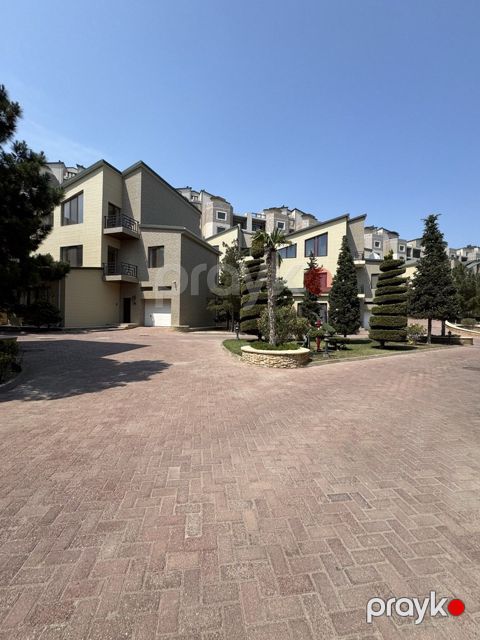 Satılır 8 otaqlı həyət evi/bağ evi 500 m²