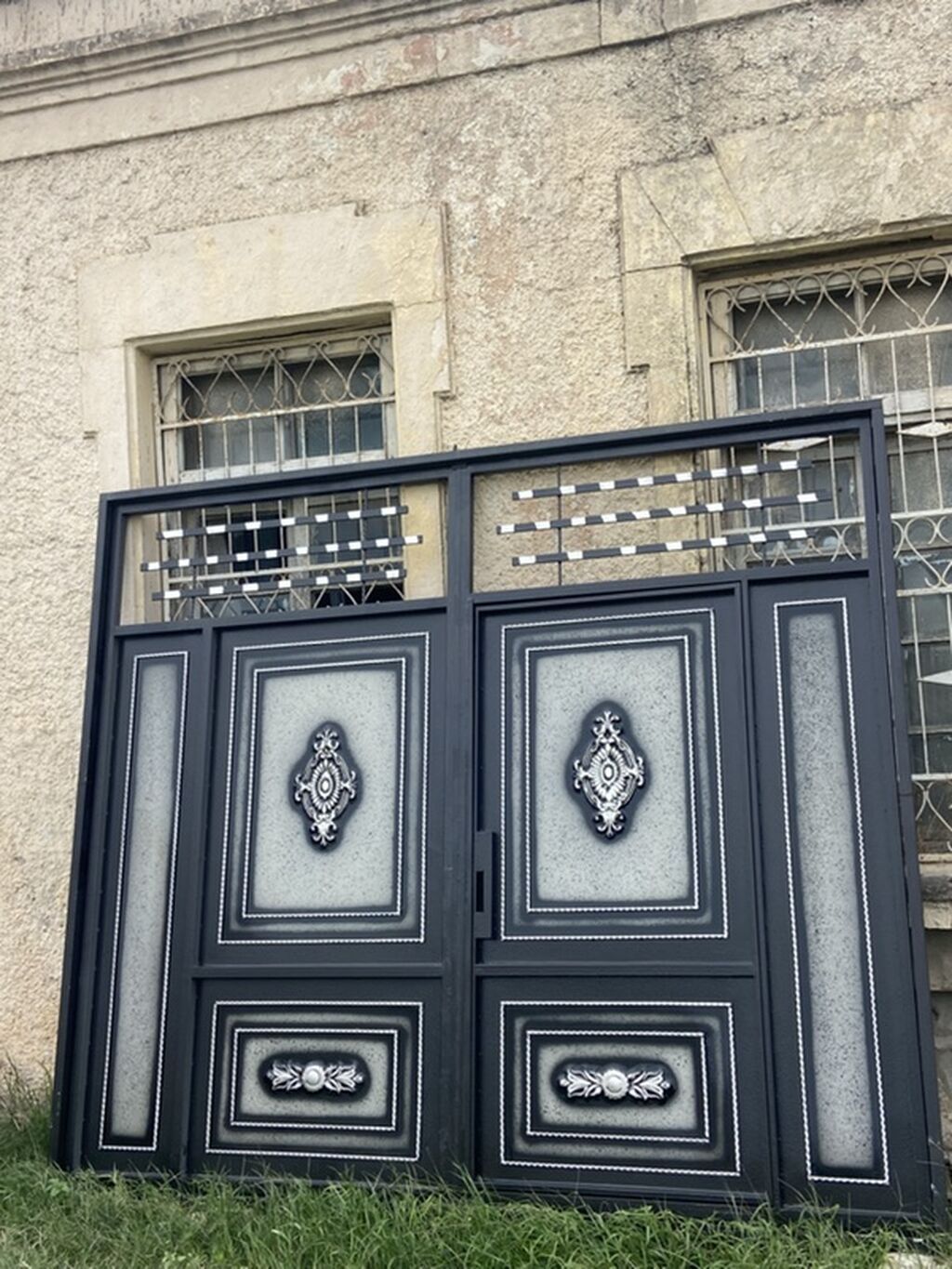 Yeni Dəmir Həyət darvazası, Yana açılan, 3 m, Mexaniki, Şəbəkə ilə, rəng - Qara, Kredit var, Ödənişli quraşdırma, Ünvandan götürmə, Ödənişli çatdırılma, Rayonlara çatdırılma — Pəncərələr, qapılar, balkonlar, Digah (3)