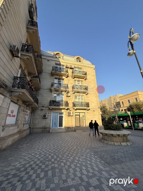 Satılır 3 otaqlı köhnə tikili 100 m² — Bakı