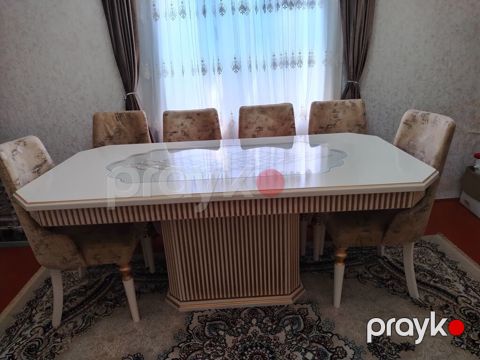 Masa dəsti satılır 770₼. İdeal vəziyyətdə. 6 oturcağı var.Ünvan