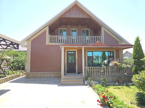 Satılır 4 otaqlı həyət evi/bağ evi 200 m² — Bakı