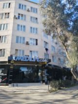 Bakixanov qəs stansiyaya yaxın mərkəz yolda ostanovkanın arxasında — *******